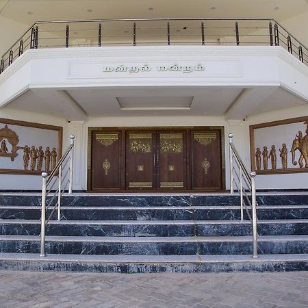 The Grand White Palace Hotel Майладутурай Екстериор снимка