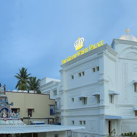 The Grand White Palace Hotel Майладутурай Екстериор снимка