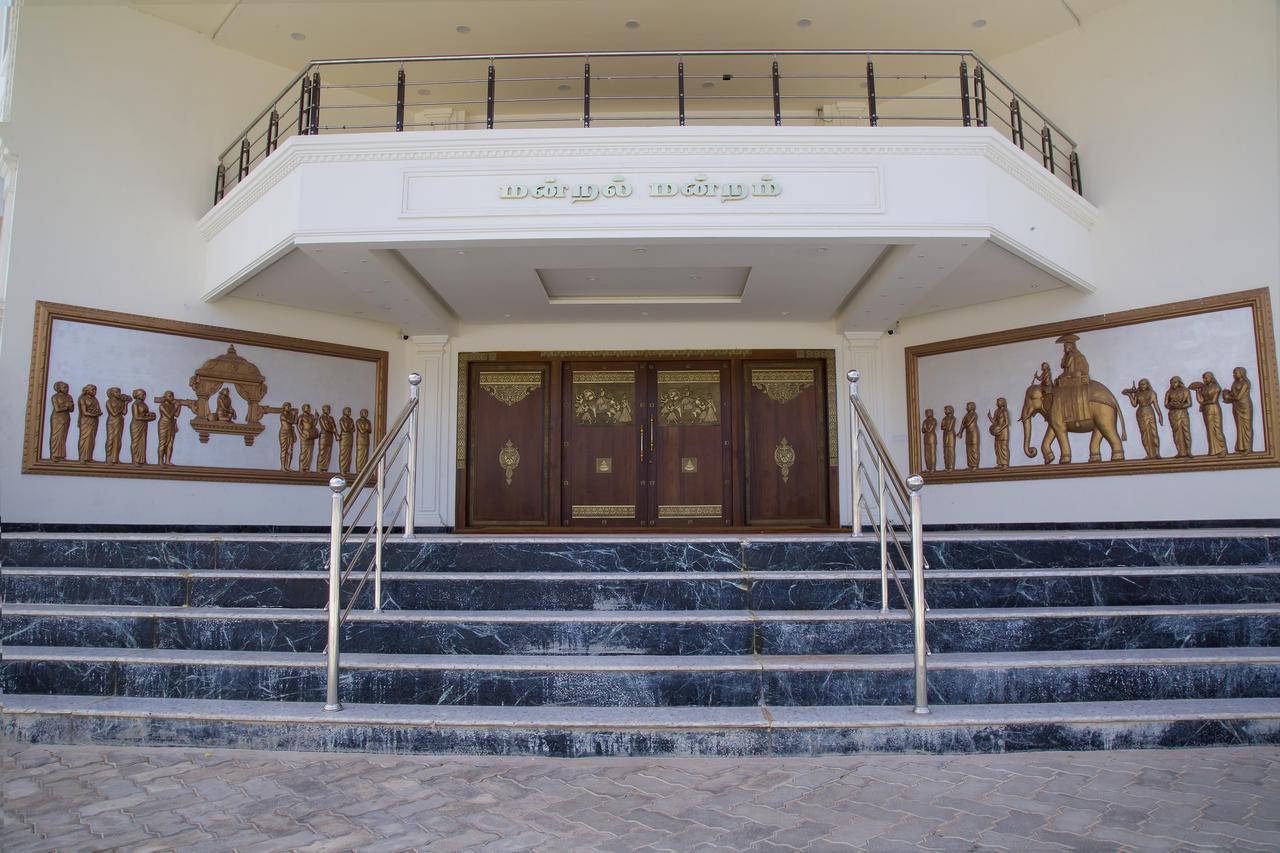 The Grand White Palace Hotel Майладутурай Екстериор снимка