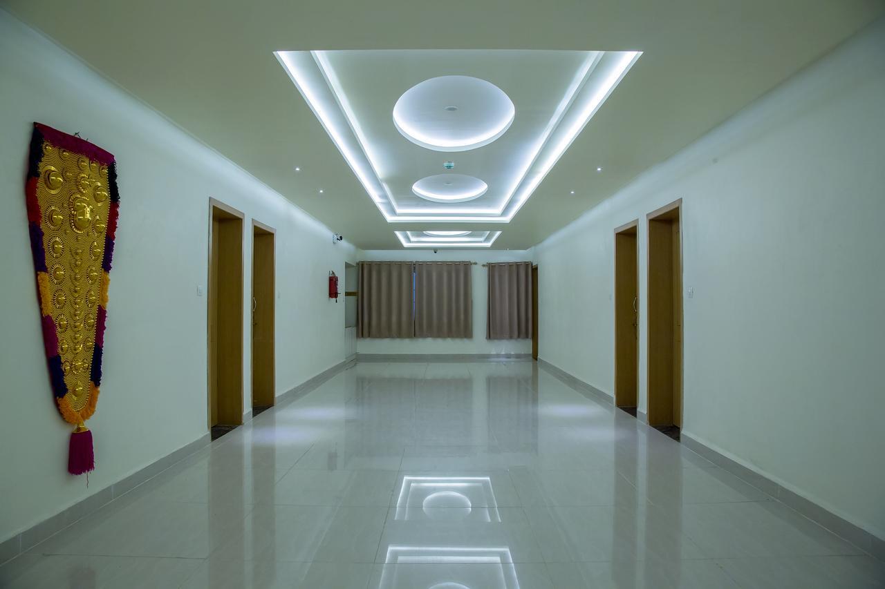 The Grand White Palace Hotel Майладутурай Екстериор снимка