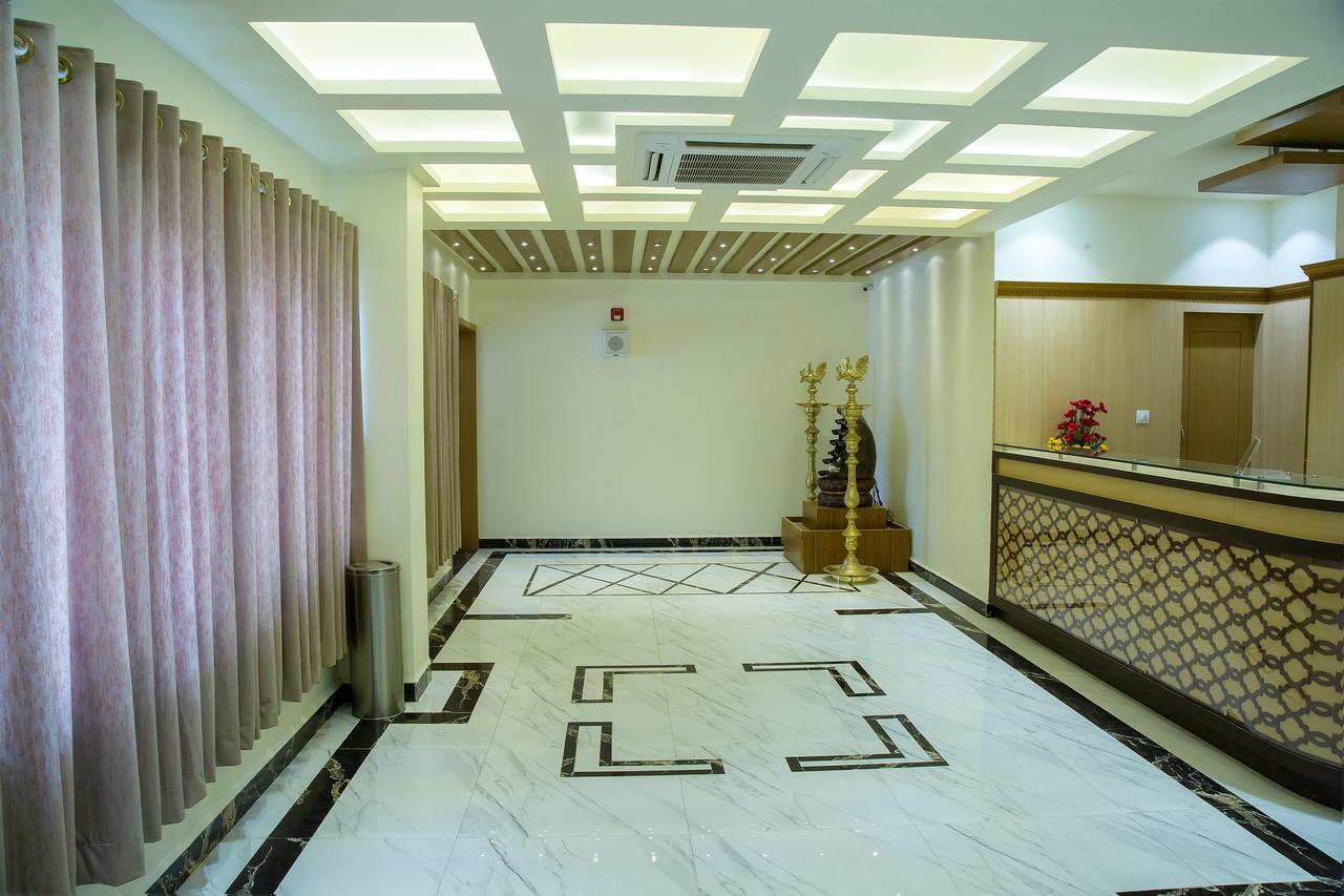 The Grand White Palace Hotel Майладутурай Екстериор снимка