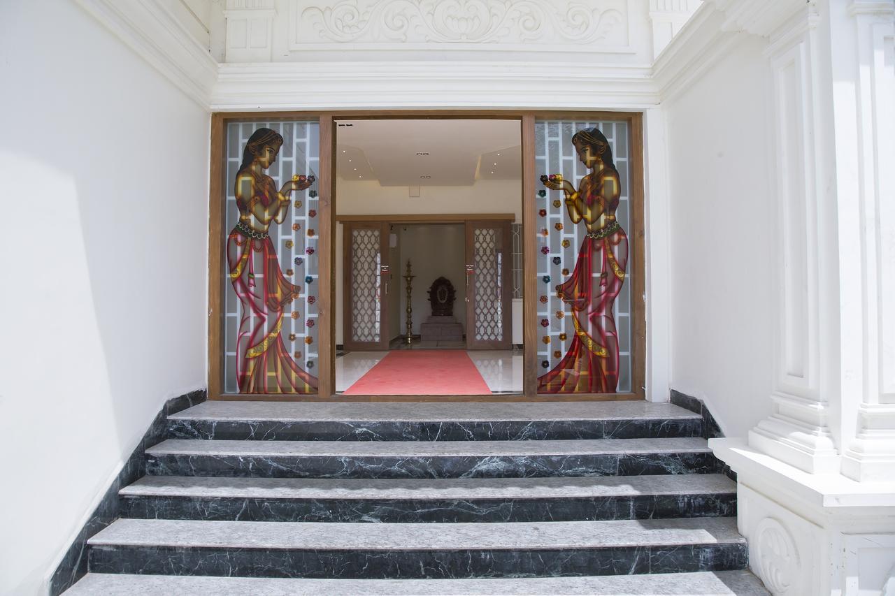 The Grand White Palace Hotel Майладутурай Екстериор снимка